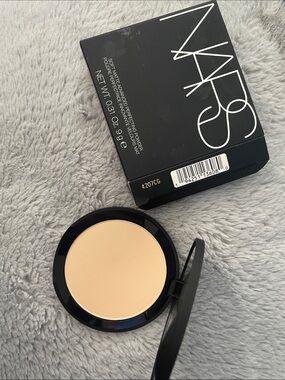NARS Pressed Powder Compact - Light Beige